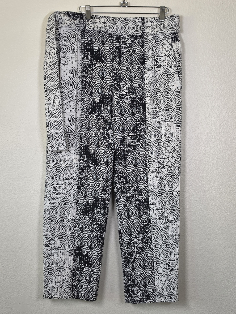 ORTTU Black & White Geometric Print Pants S